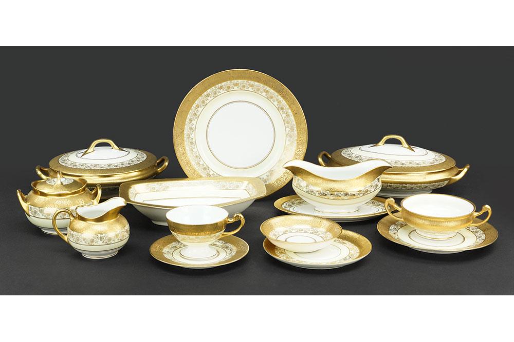 A Hutschenreuther Porcelain Dinner Service.: A Hutschenreuther Porcelain Dinner Service. Comprising sixteen dinner plates, sixteen salad plates, sixteen bread plates, sixteen fruit bowls, fifteen bouillon cups with saucers, nine teacups with sau