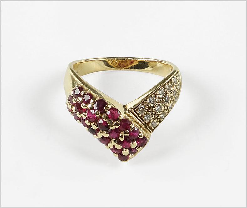 A Ruby & Diamond Ring. (1 of 1)