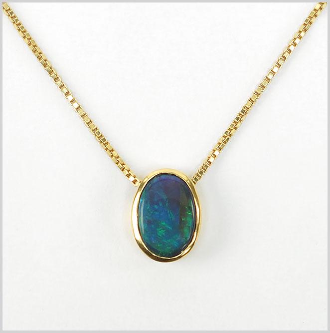 An Opal Pendant Necklace. (1 of 1)