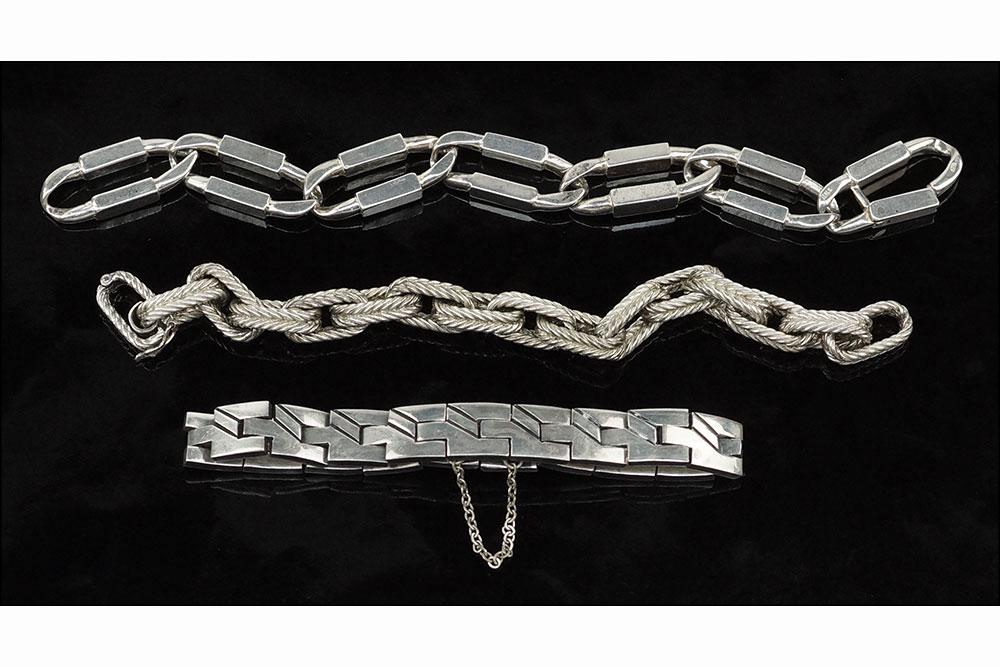 A Mexican Sterling Silver Bracelet. (1 of 1)