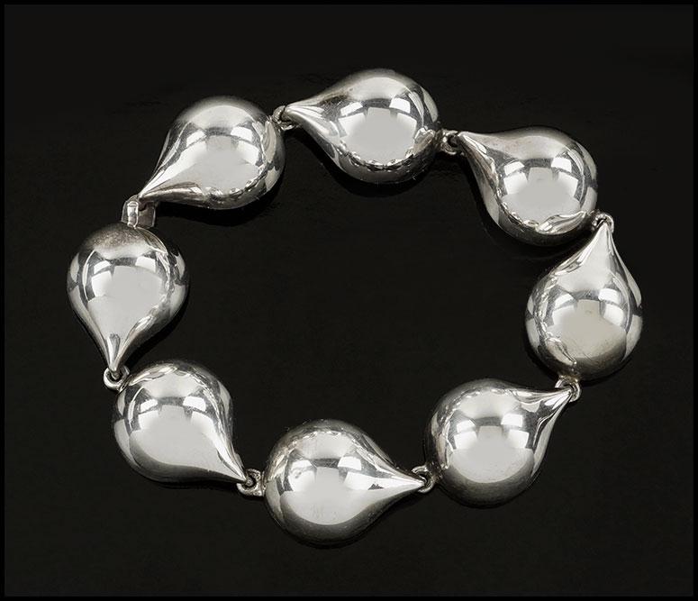 A Hans Hansen Sterling Silver Link Bracelet. (1 of 1)