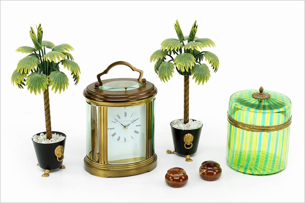 A Collection of Decorative Items. (1 of 1)