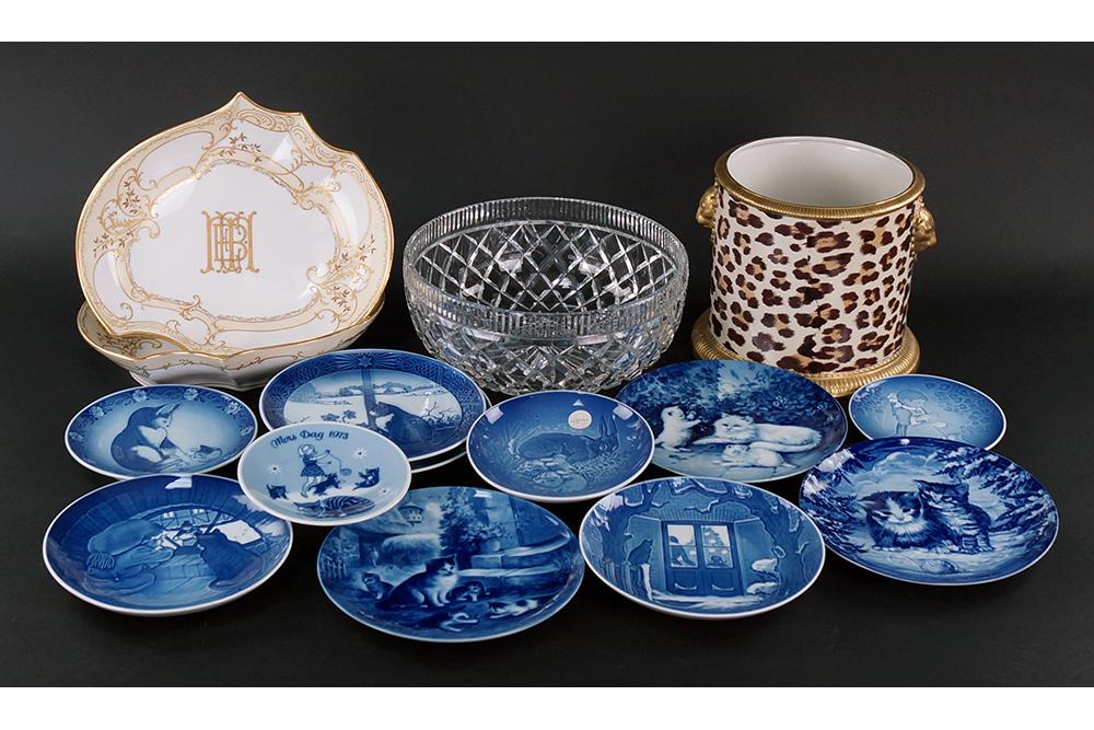 A Collection of Decorative Items. (1 of 1)