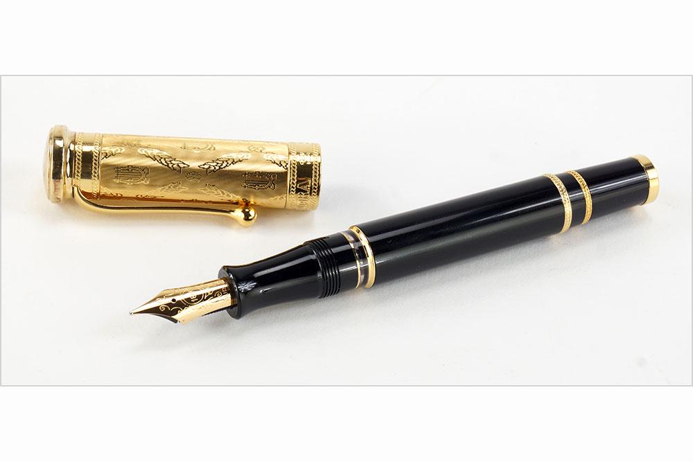 AURORA GIUSEPPE VERDI OPERA BLACK RESIN & VERMEIL (1 of 4)