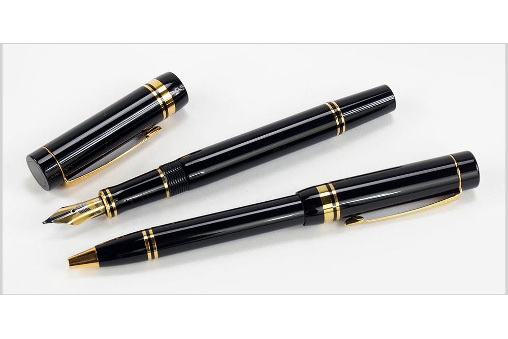 Parker Platinum Club Duofold Pen Set. (1 of 2)