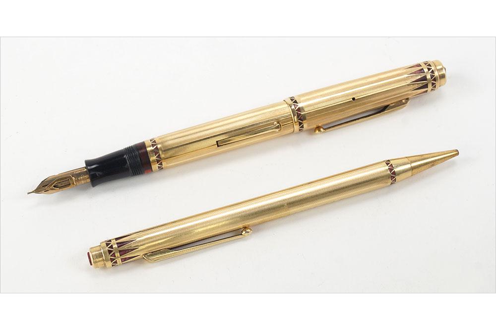 WAHL EVERSHARP CORONET FOUNTAIN PEN AND PENCEL SET. (1 of 10)