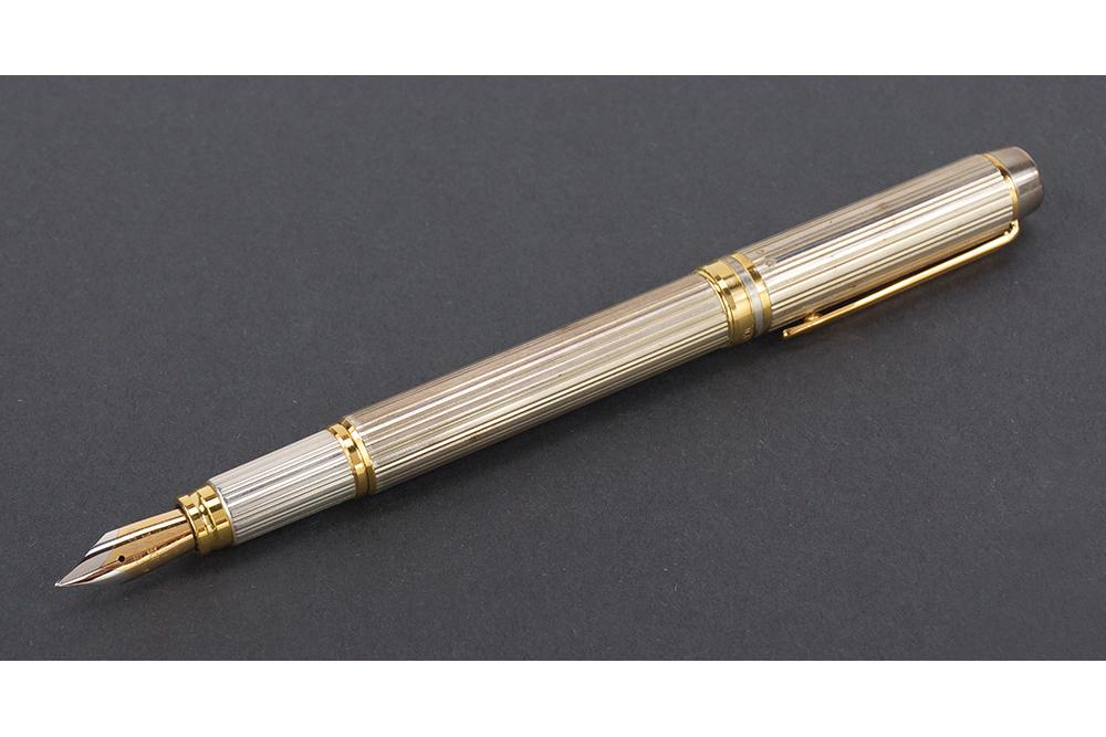 Waterman Sterling Silver Fountain Pen.: Waterman Sterling Silver Fountain Pen. Featuring the Waterman Gentleman pattern sterling silver fountain pen with an 18k gold nib, marked "Made in France" Length: 5.75"
