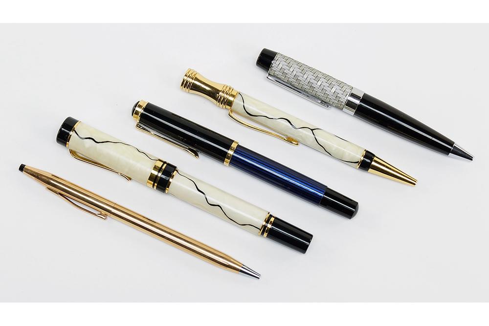 A Pen Set. (1 of 1)