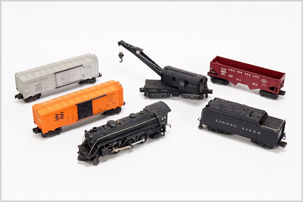 Lionel Engine 224E and Lionel Cars. (1 of 1)