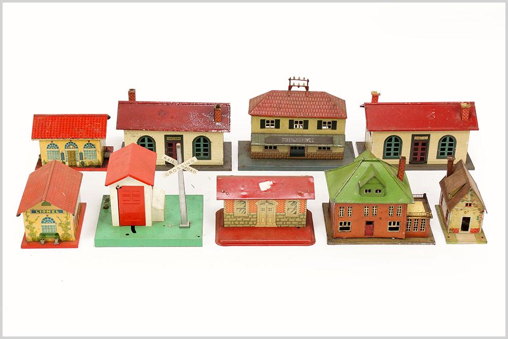 Lionel Pressed Steel Train Building Accessories. (1 of 1)