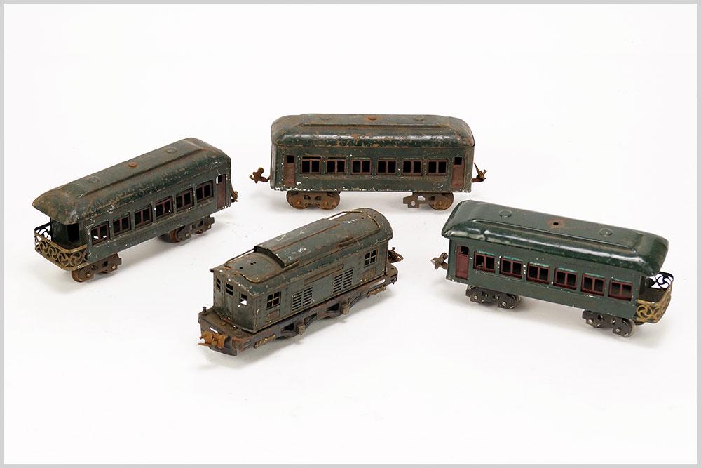 Lionel 253 Electric Locomotive and Passenger Cars. (1 of 1)