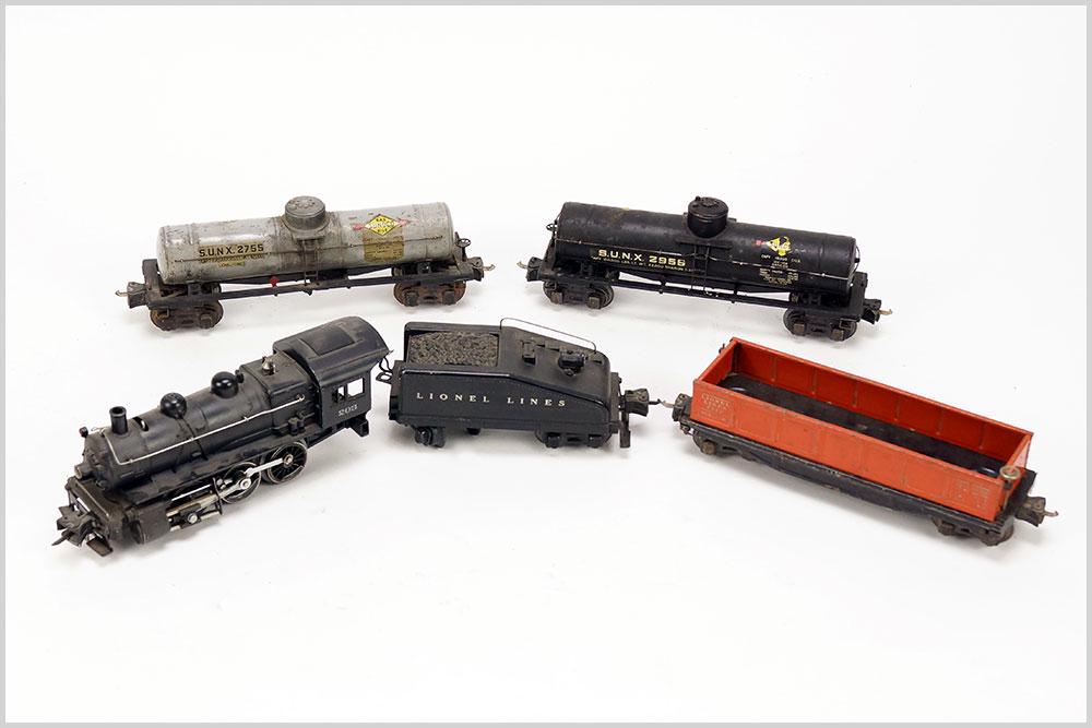 Lionel 203 Steam Engine and Cars. (1 of 1)