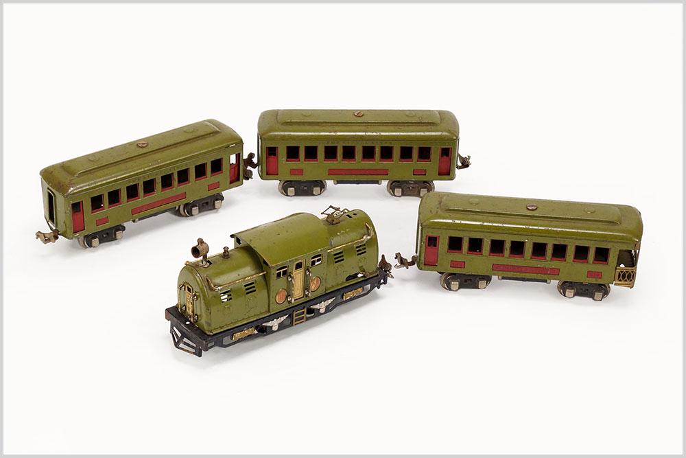 LIONEL 154E ELECTRIC LOCOMOTIVE AND PASSENGER CARS. (1 of 1)