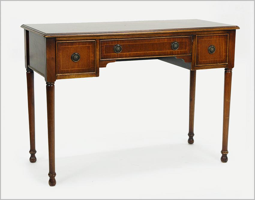 A Hepplewhite Style Inlaid Mahogany Vanity. (1 of 1)