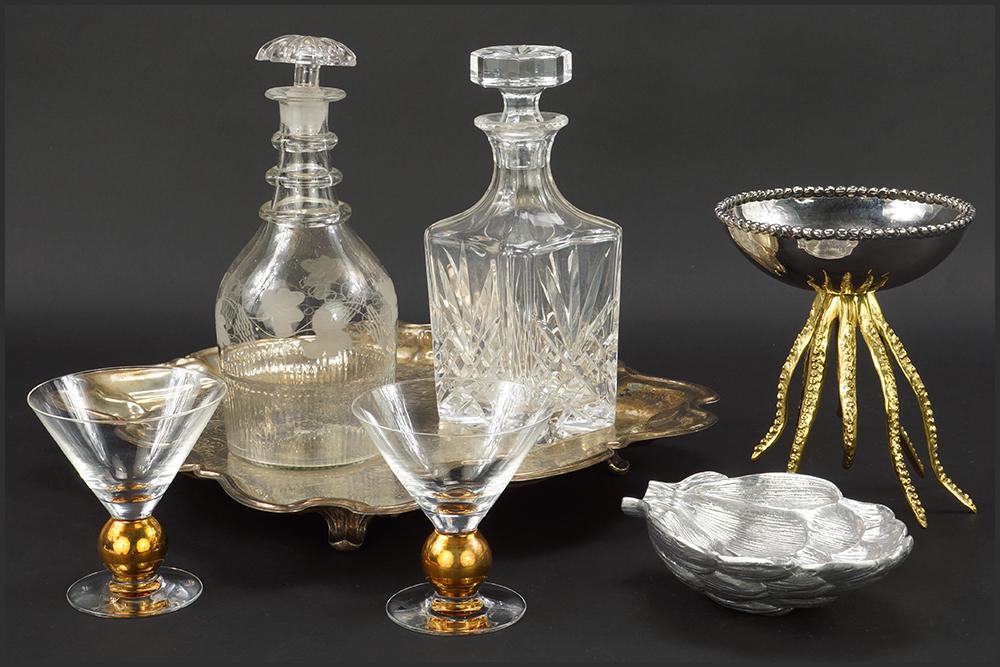 A Collection of Decorative Items. (1 of 1)