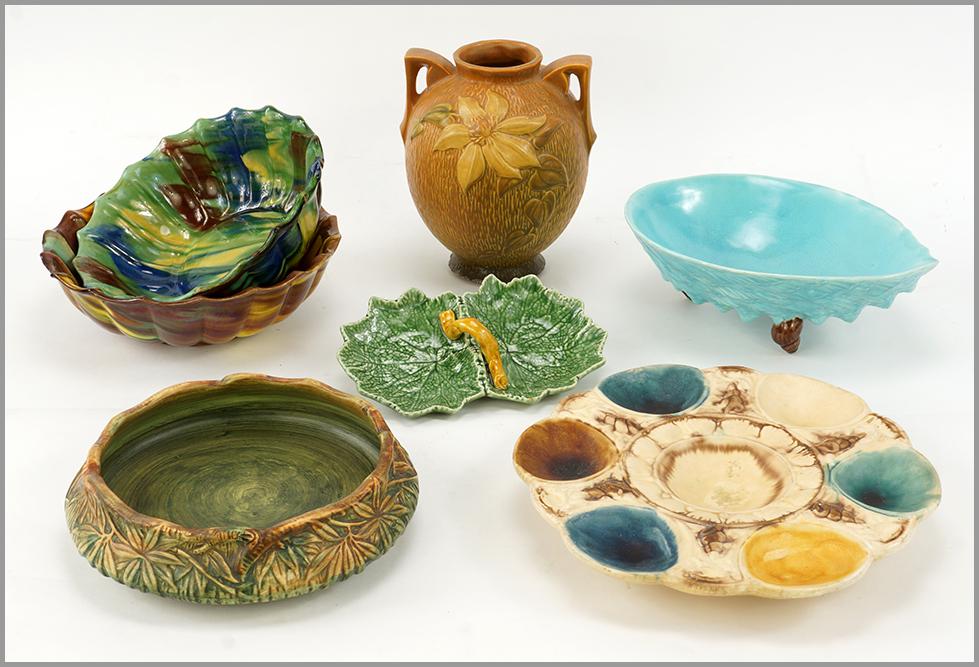 A Roseville Clematis Vase. (1 of 1)