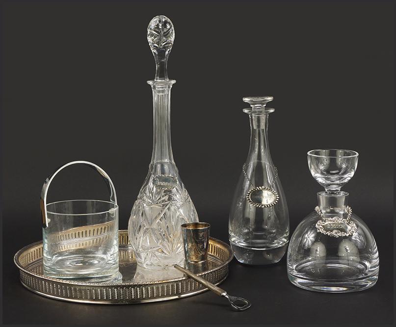 A Collection of Bar Accessories. (1 of 1)