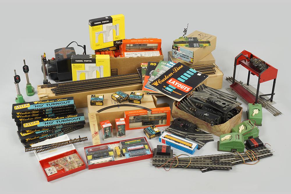 A Group of HO Layout Track and Accessories. (1 of 1)