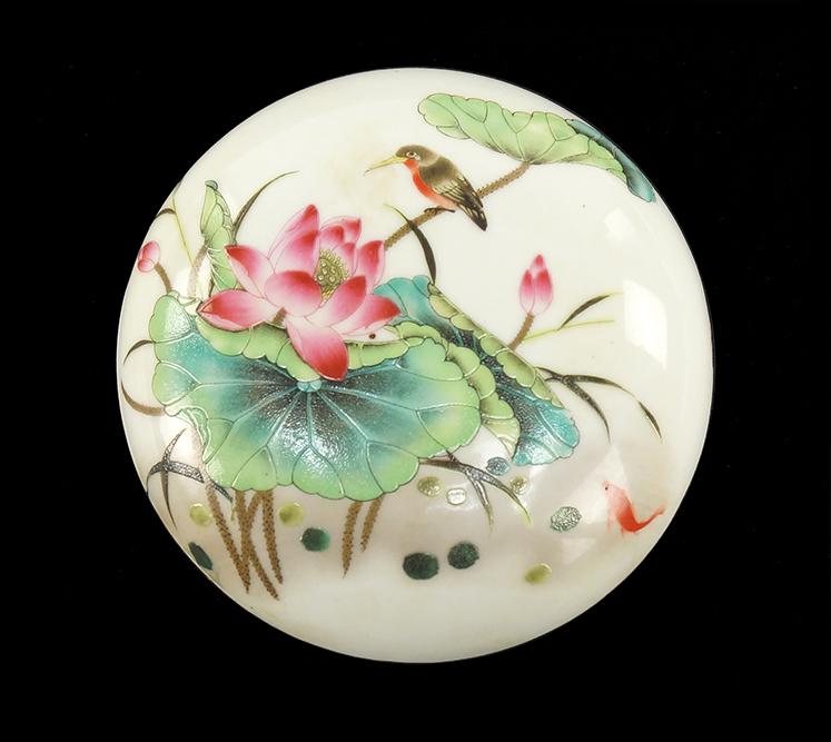 A Chinese Famille Rose Porcelain Seal Paste Box. (1 of 1)