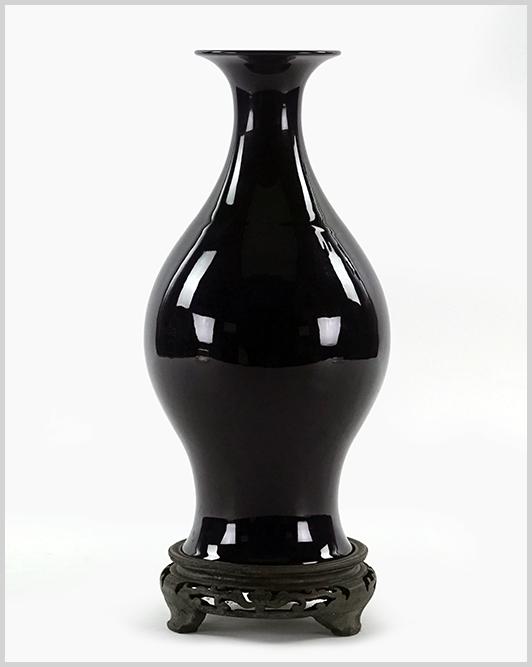 A Chinese Cobalt Glazed Porcelain Vase. (1 of 1)