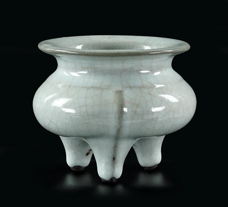 A Chinese Ge Type Tripod Form Censer. (1 of 1)