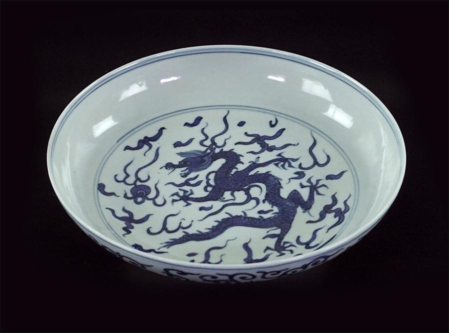 A Chinese Blue and White Porcelain 'Dragon' Dish. (1 of 1)