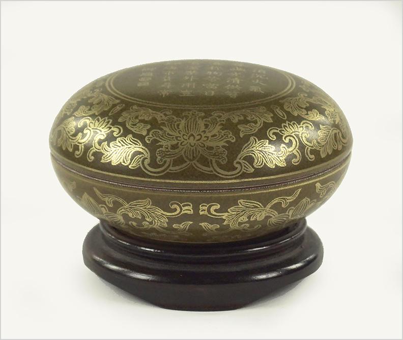 A Chinese Tea Dust Glazed Paste Box. (1 of 1)
