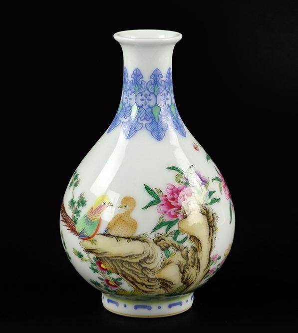 A CHinese Republic Style Porcelain Yuhuchunping Vase. (1 of 2)