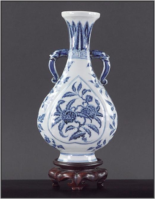 A Chinese Blue and White Porcelain Bottle Vase. (1 of 1)