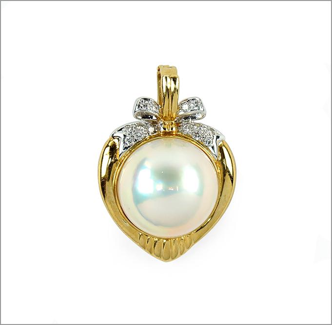 A Mabe Pearl Pendant / Enhancer. (1 of 1)