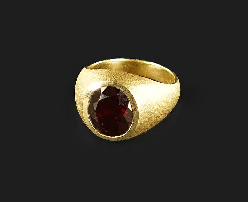 A 14 Karat Yellow Gold Ring. (1 of 1)