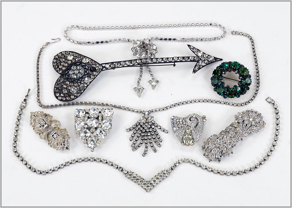 A Trifari Clipmate Brooch Suite.: A Trifari Clipmate Brooch Suite. Pair of clips can be removed from brooch mounting for use as dress or shoe clips. Together with a Weiss green rhinestone circle brooch, two rhinestone clips, a white r