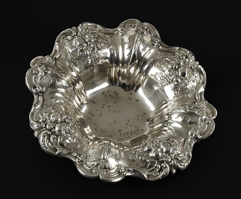 A Reed & Barton Sterling Silver Dish. (1 of 2)