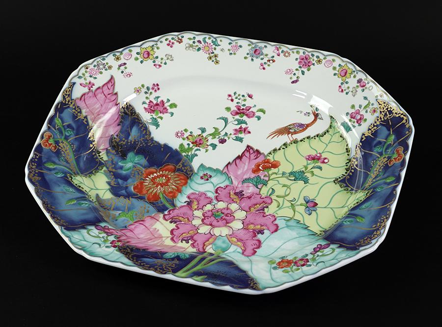 A Mottahedeh Tobacco Leaf Charger. (1 of 2)