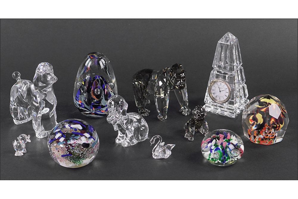 A Collection of Decorative Items. (1 of 1)