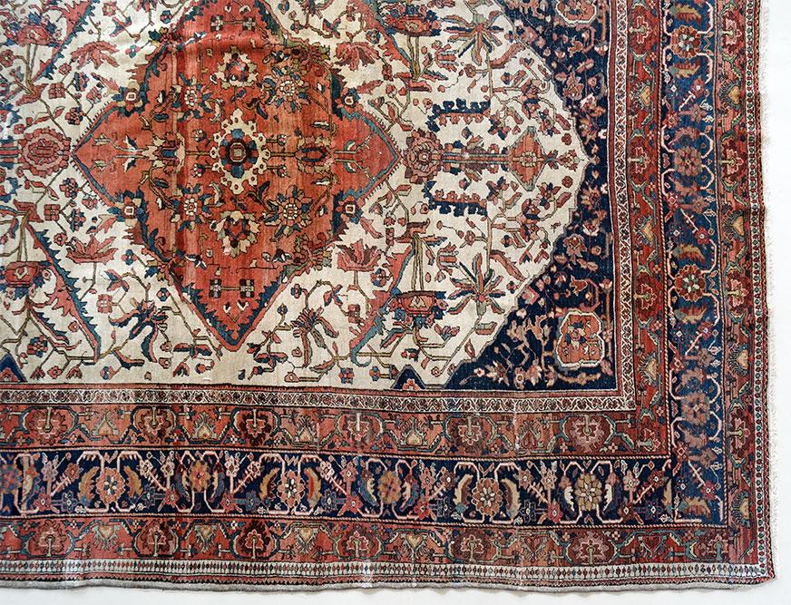 A Heriz Carpet. (1 of 10)