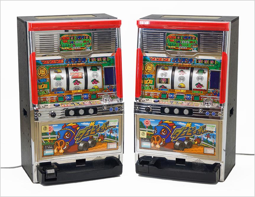 Two Japanese Sammy Slot Machines. (1 of 1)