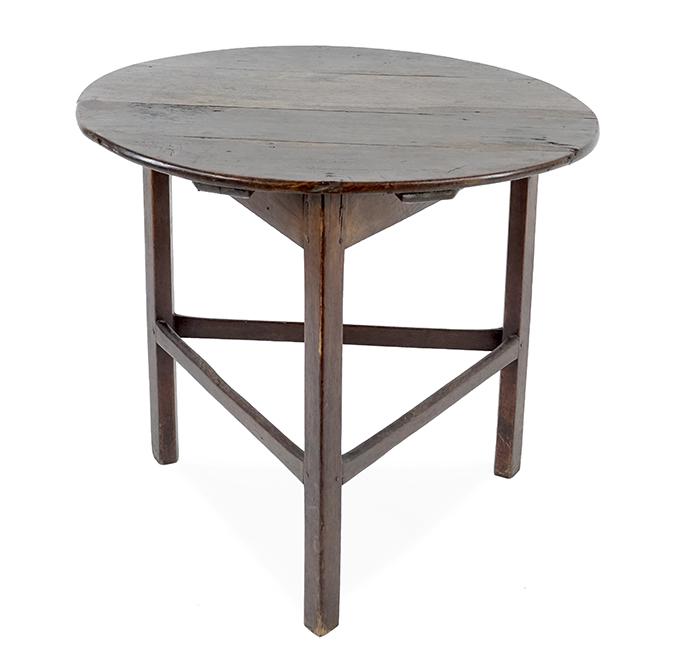 An English Oak Tavern Table.: An English Oak Tavern Table. 27" x 29.5"