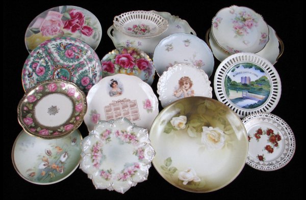 COLLECTION OF CONTINENTAL PAINTED AND GILT PORC