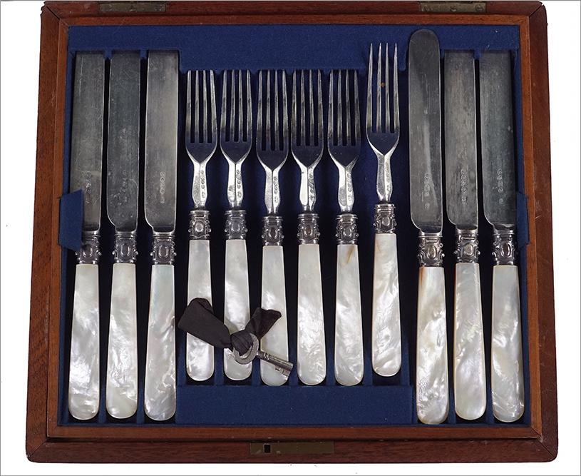 An English Dessert Service. (1 of 4)