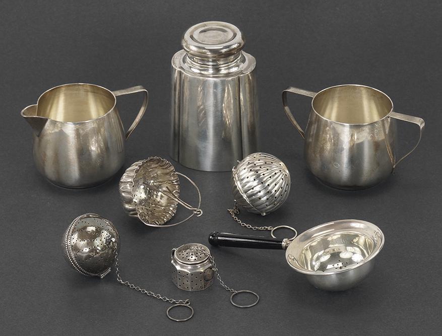 A Collection of Sterling Silver Tea Accessories. (1 of 1)