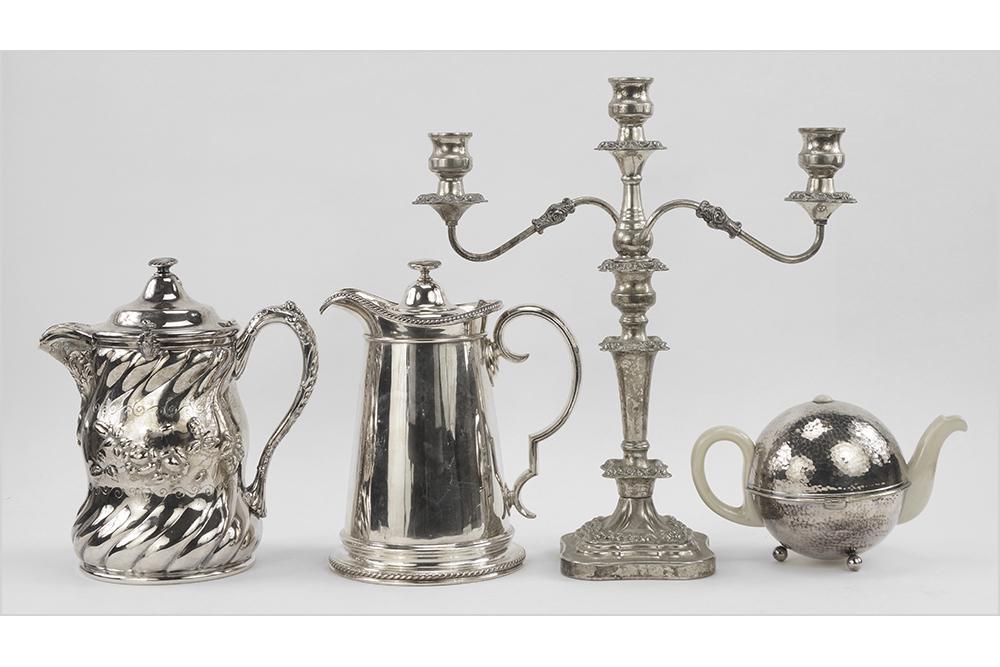 An Elkington Silverplate Covered Pitcher. (1 of 1)