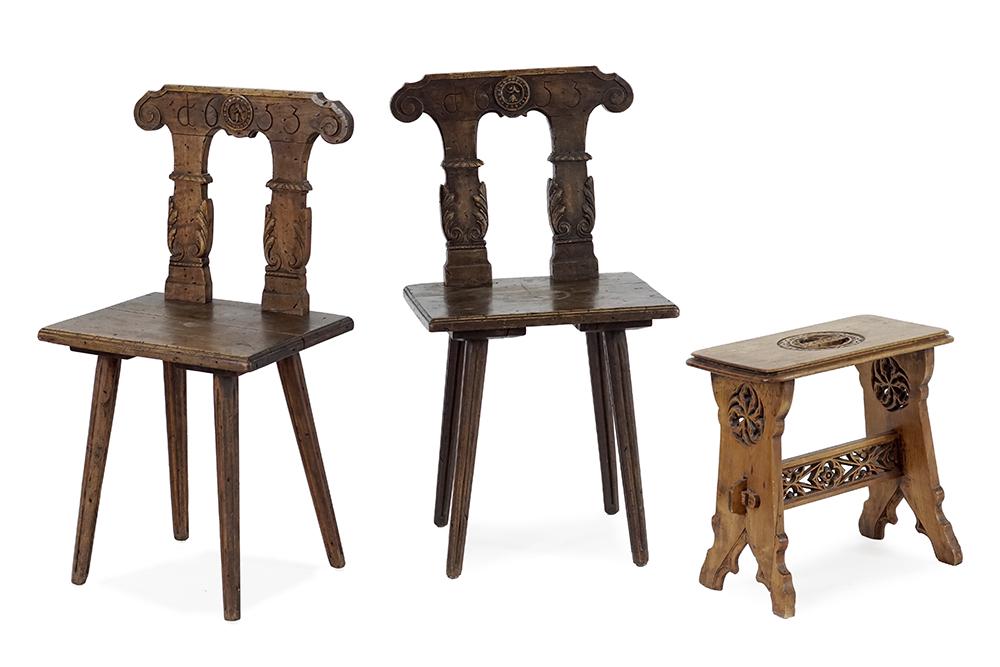 A Pair of Oak Side Chairs. (1 of 1)