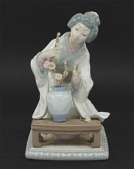 A Lladro Porcelain Figure (1 of 9)