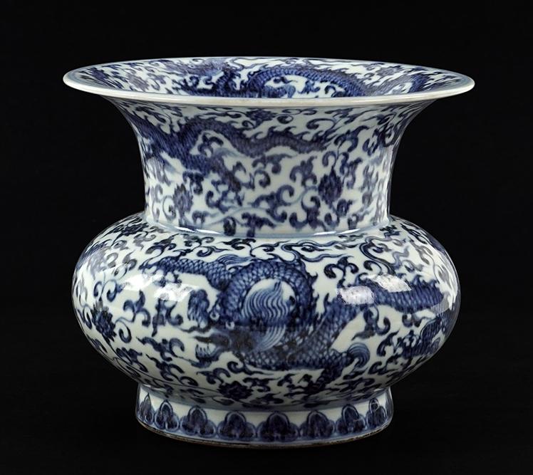 A Chinese Blue and White Porcelain 'Dragon' Pot. (1 of 2)