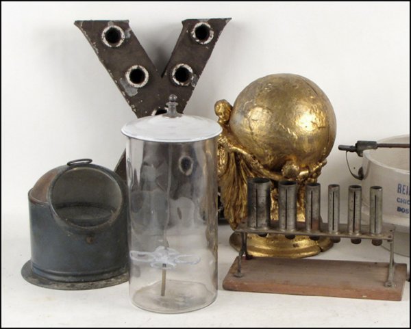 COLLECTION OF DECOARTIVE ITEMS.: COLLECTION OF DECOARTIVE ITEMS. Including a compass