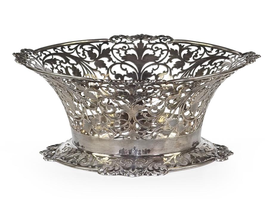 An English George V Silver Basket. (1 of 1)