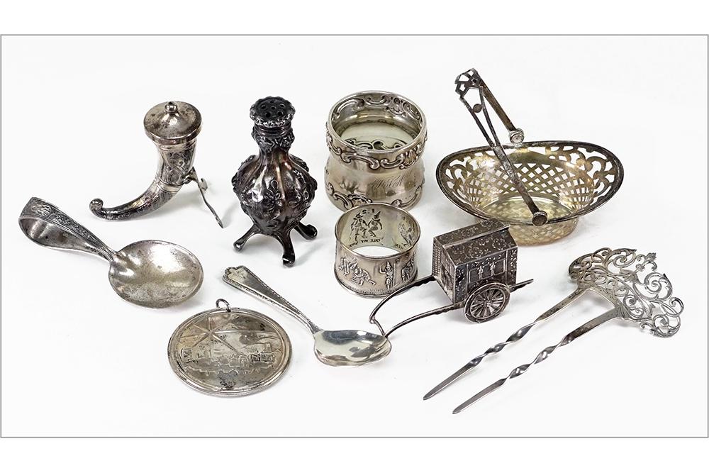 A Collection of Sterling Silver Table Articles. (1 of 1)