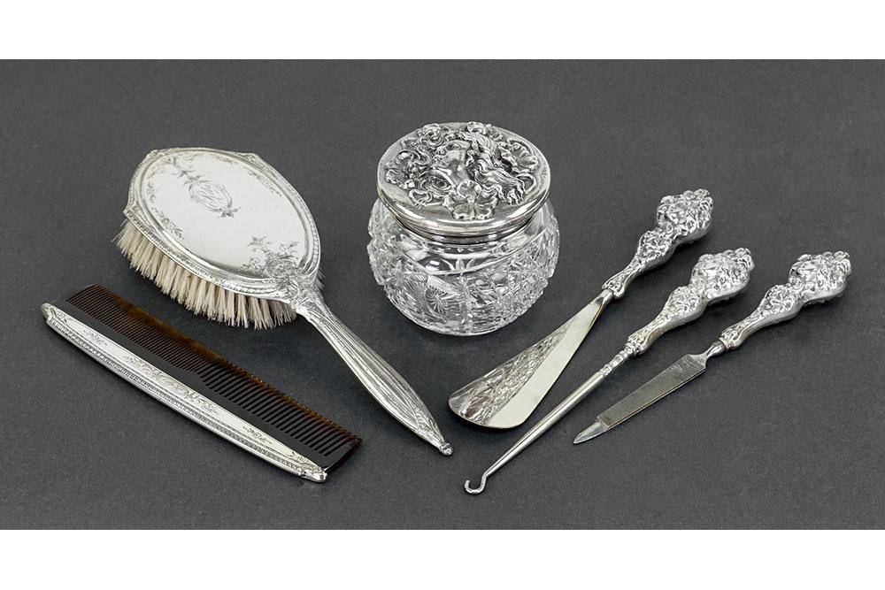 An Art Nouveau Sterling Silver Vanity Suite. (1 of 1)