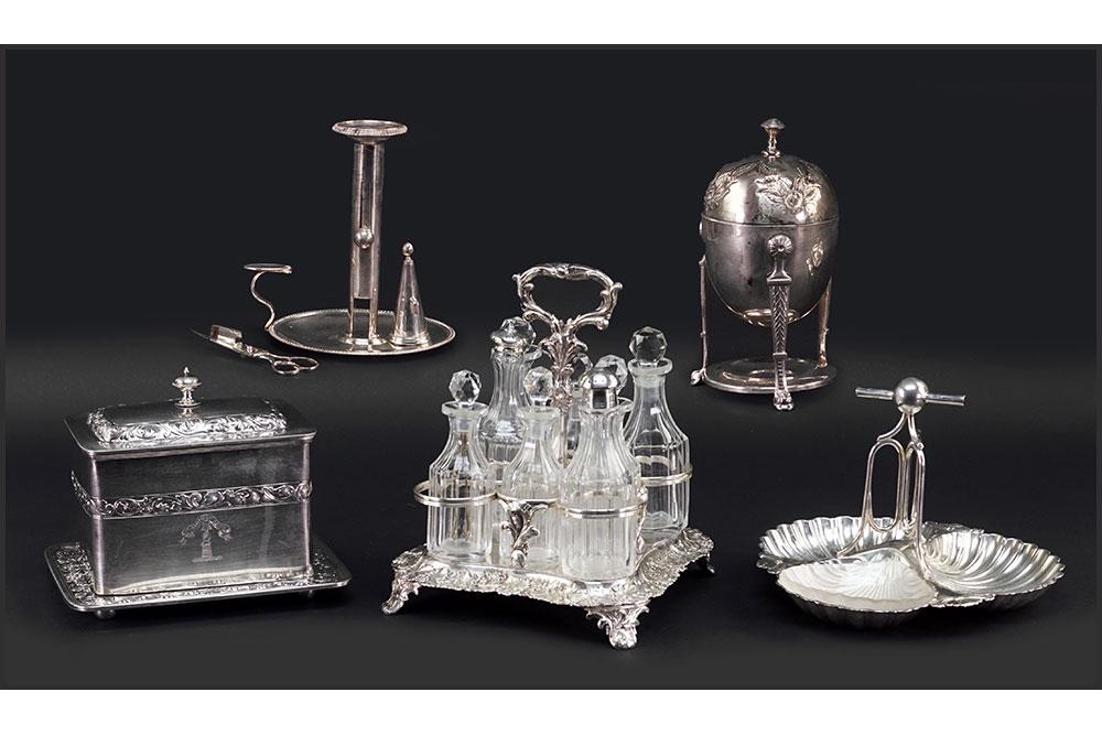 A Walker & Hall English Silverplate Triple Shell Dish. (1 of 1)